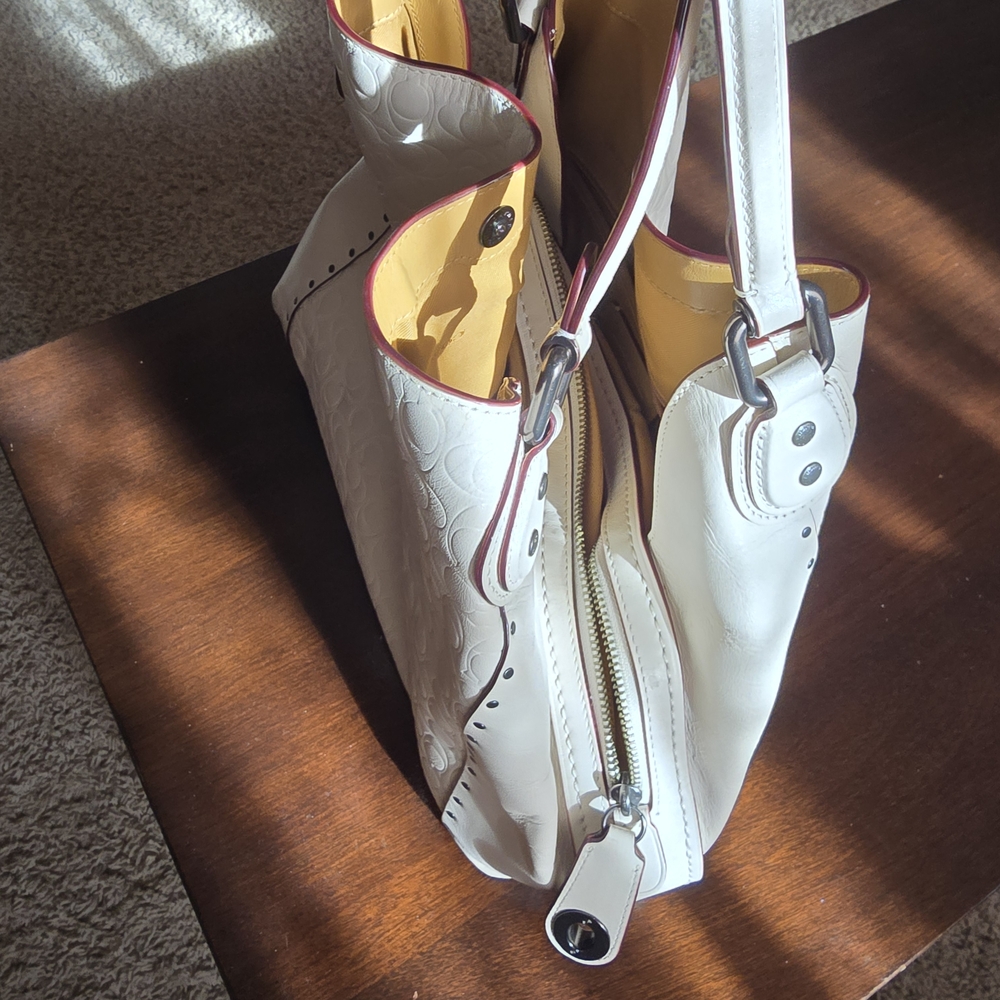 Coach White Embossed Leather Shoulder Bag - Picture 3 of 8